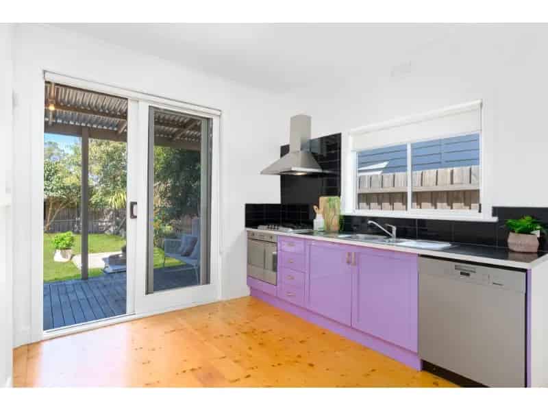 Stylish Comfort In Prime East Geelong