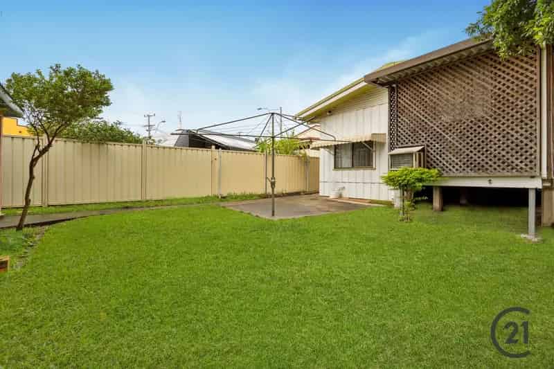 38 Anzac Avenue, Redcliffe QLD 4020 - House For Lease