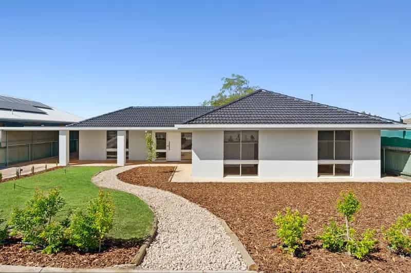 Renovated Buy House in Paringa with Modern Features and Garden Potential