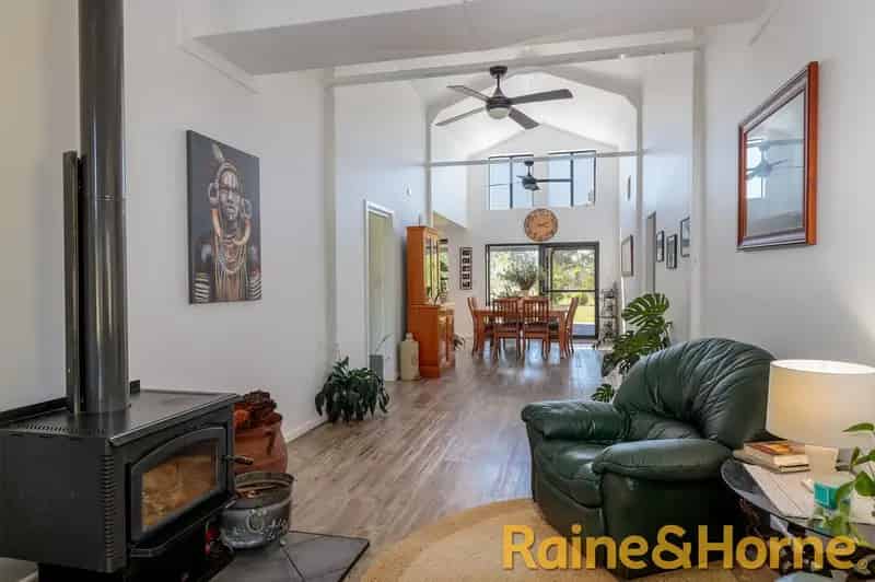 Buy rural retreat in Dubbo with stunning views and modern amenities