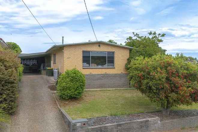 House For Sale in 14, Robert Street, Myrtleford, Victoria