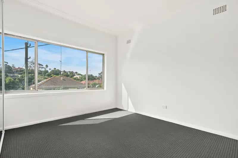 Real Estate For Lease - 24 Denise Street - Lake Heights , NSW