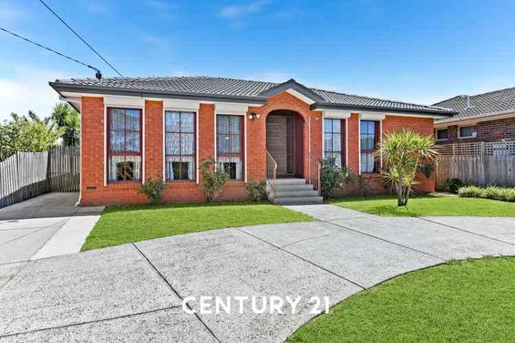 House Auction Classic Brick Home in Family Friendly Oakleigh South