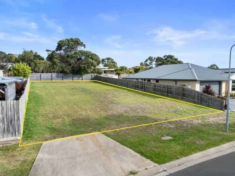 RARE OFFERING IN KINGSTON RISE