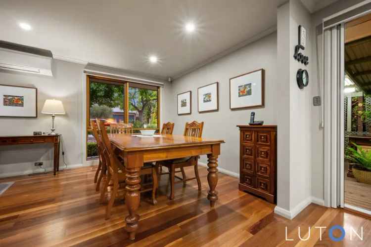 Gowrie Family Home 3 Beds 3 Baths Stunning Gardens