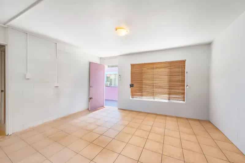 Buy block of units in Gladstone with modern features and great income