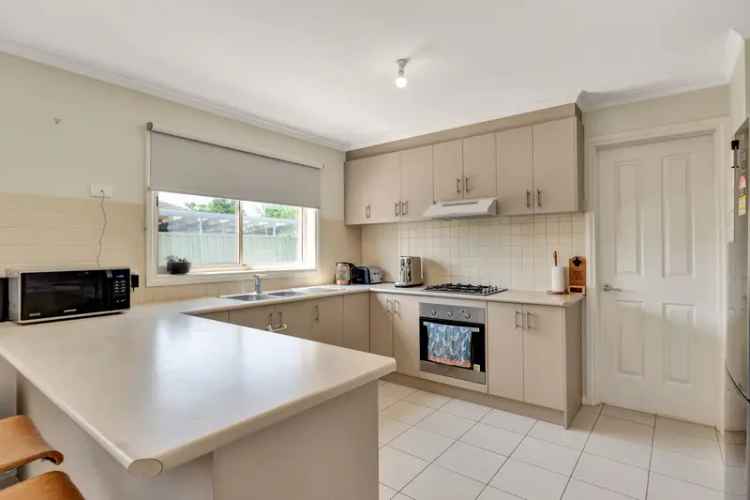 3 Bed 2 Bath House in Wyndham Vale - Close to Amenities