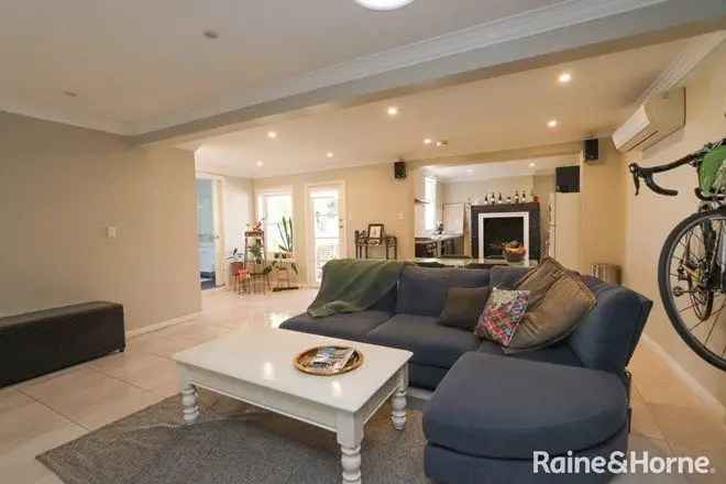 House For Rent in Bathurst, New South Wales