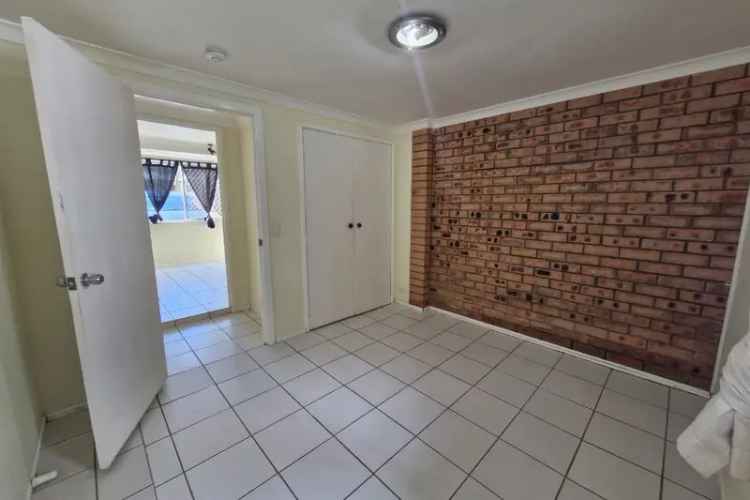 3 Bedroom Duplex in Crestmead QLD