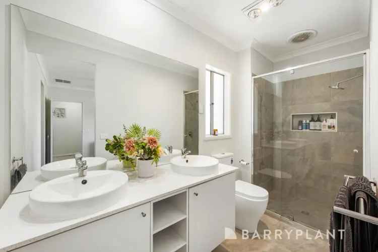 Ultra-Contemporary 4-Bedroom Home in Harpley