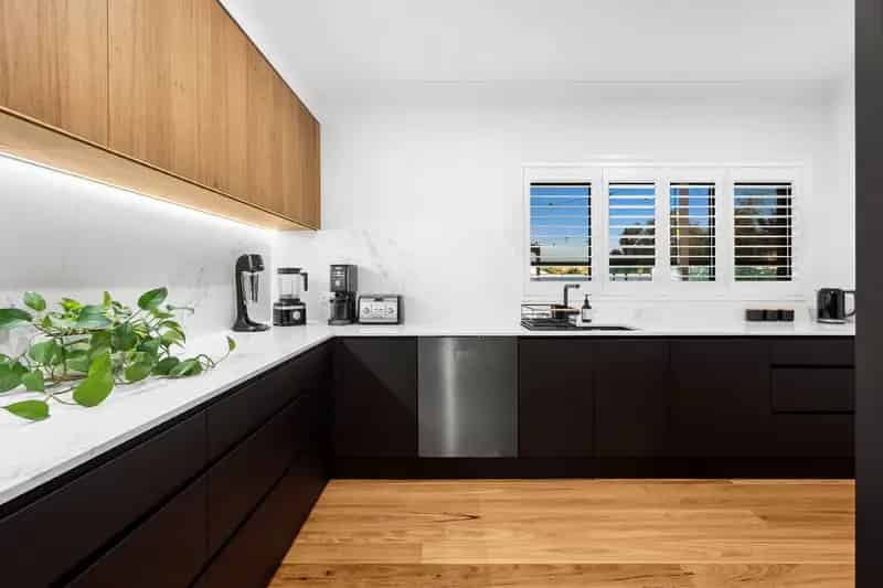 Buy Luxury Home in Lara with 1 Acre and Endless Potential