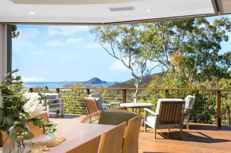 A Modern Architectural Masterpiece with Unparalleled Views and Sophisticated Design