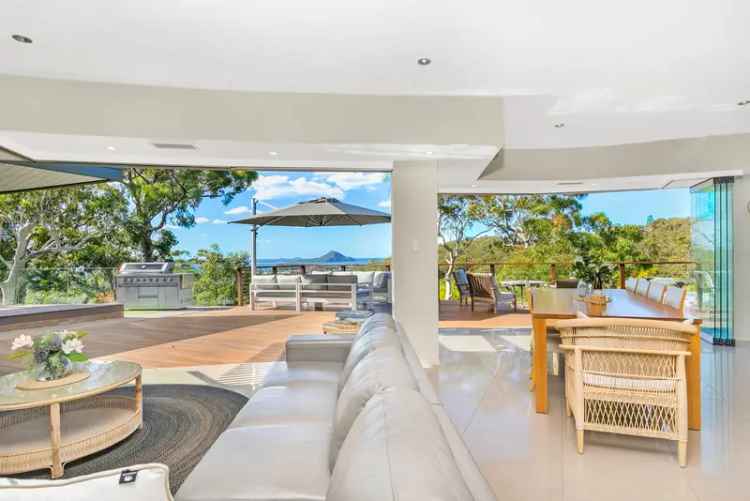 A Modern Architectural Masterpiece with Unparalleled Views and Sophisticated Design