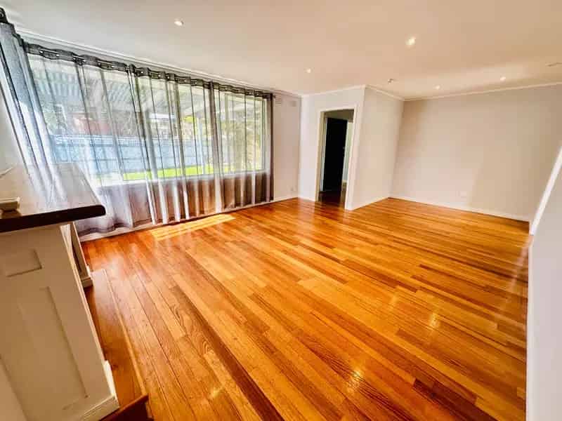 Spacious 4-Bedroom Family Home in the Heart of Frankston!