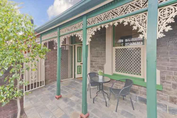 Rent 3 Bedroom House in Adelaide with Luxury Finishes and Outdoor Area