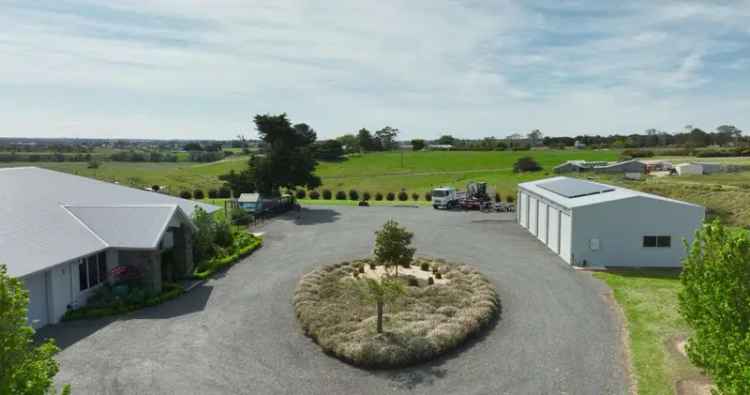 Buy Magnificent Hamptons Style Rural Property in Bairnsdale with Tennis Court