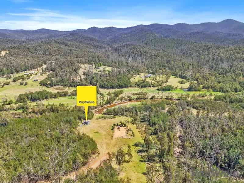 Rent land with tiny home and stunning views in Nerrigundah