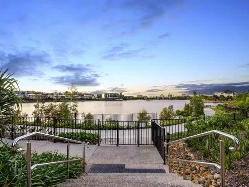2 rooms apartment of 292 m² in Gold Coast City