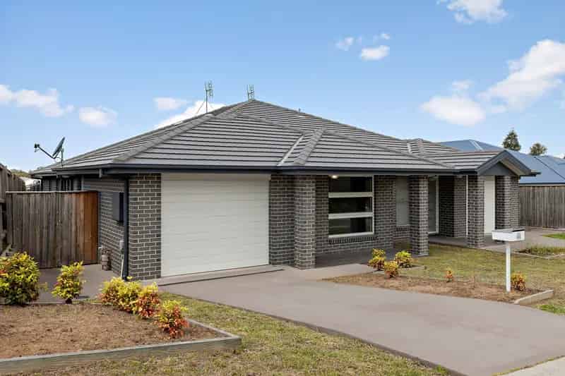 Real Estate For Lease - 4 Sandpiper Circuit - Aberglasslyn , NSW