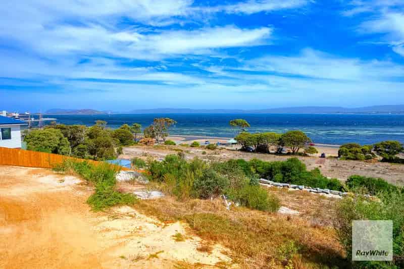 Buy Land in Central Albany with Unrestricted Harbour Views