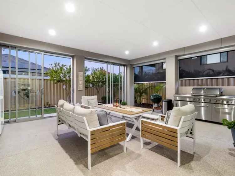 Luxury Iluka Family Home - 4 Bed 2 Bath