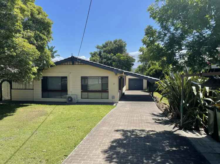 3 Bed Home in Killarney Vale Near Shops and Beaches