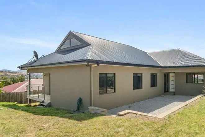 Dream Family Home in Oakdowns Tasmania 4 Bedrooms 2 Bathrooms