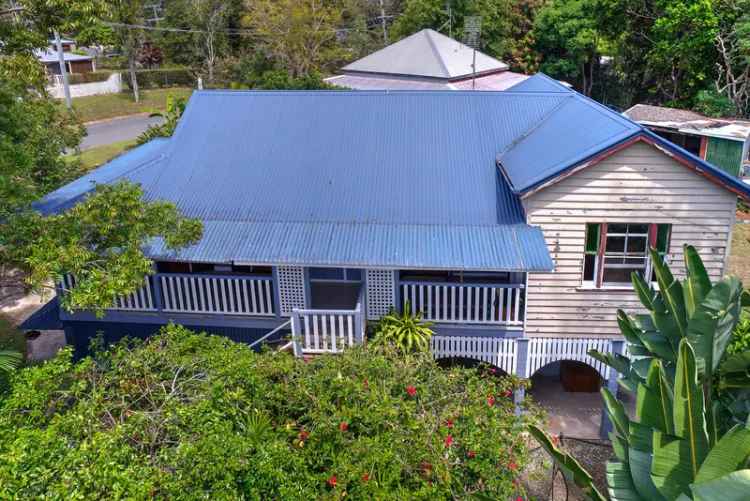 Hinterland Queenslander with Mountain View