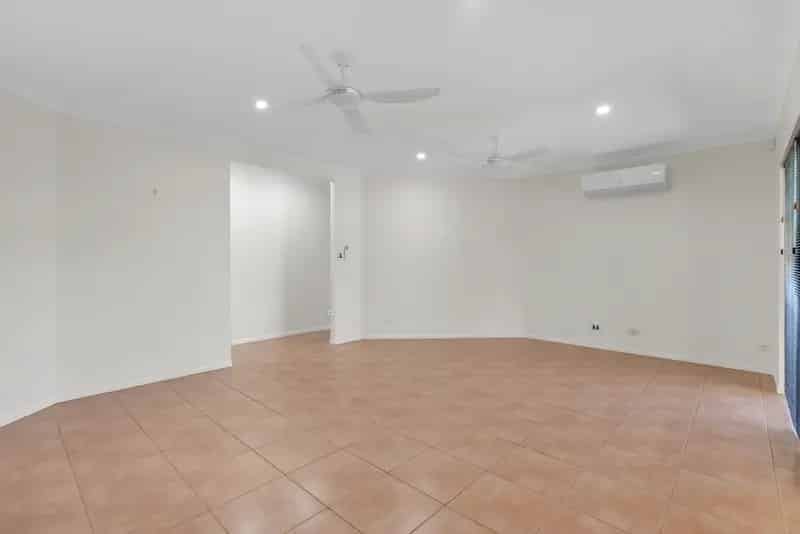 SPACIOUS FAMILY HOME WITH ALL THE FEATURES YOU NEED!