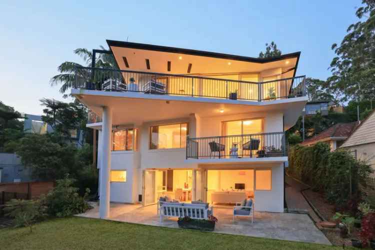 5 Bedroom Family Home with Panoramic Water Views