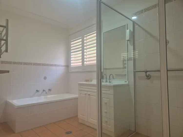 Spacious Low Maintenance 3 bedroom Villa