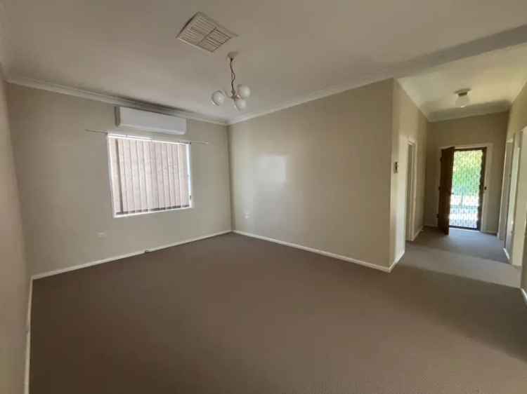 37 Woodward Street, Parkes NSW 2870 - House For Lease