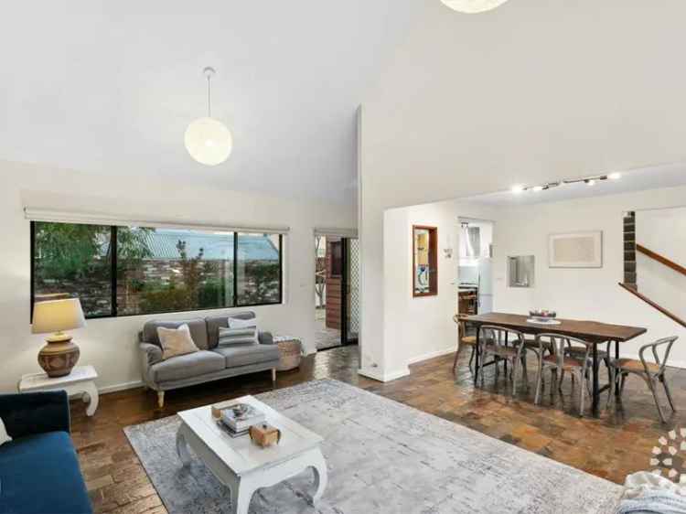 Modern 2 Level Home in East Fremantle Near Schools