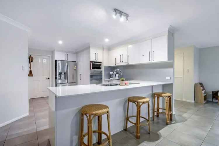 Burleigh Heads Family Home - 4 Bed, 2 Bath, Double Garage