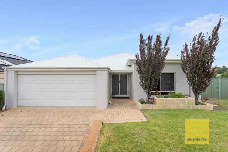 Beautiful 4 Bedroom Home with Theatre Room and Large Outdoor Entertaining Area