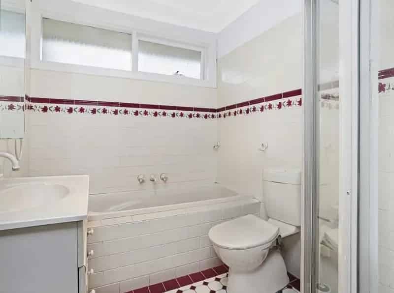 Lease Three Bedroom House in Macquarie Fields with Large Garage