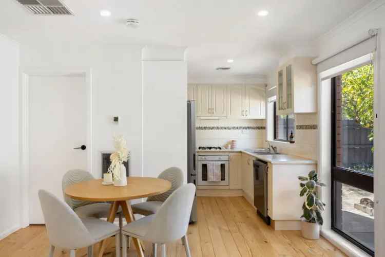 2 Bedroom 212m² Apartment Melbourne Near Schools and Shops