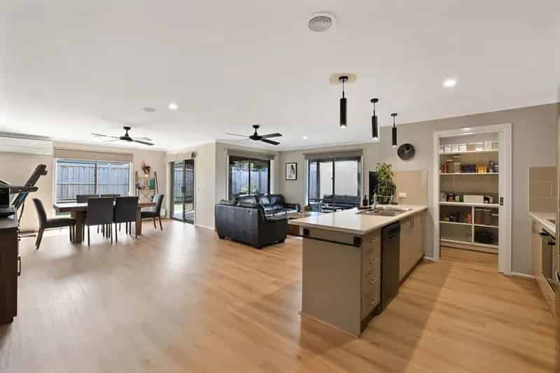 FAMILY LIVING WITH FABULOUS SPACE INSIDE AND OUT