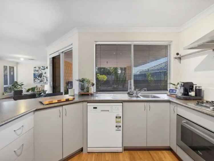 3 Bedroom 2 Bathroom Family Home Banksia Grove