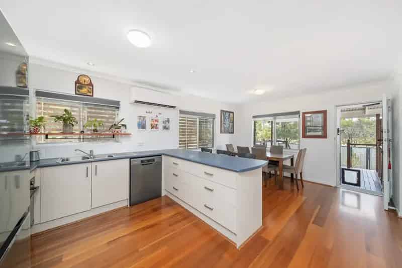 Buy House in Bayside with Pool and Golf Course Access