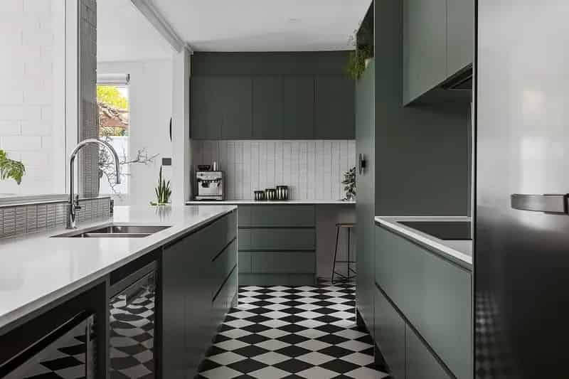 A Mid-Century Modern Haven!