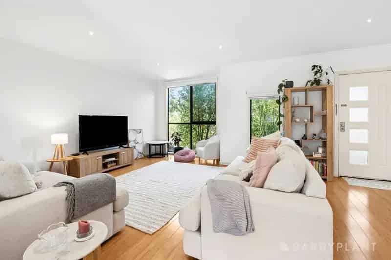 Buy House in Williams Landing with Modern Comforts and Spacious Backyard
