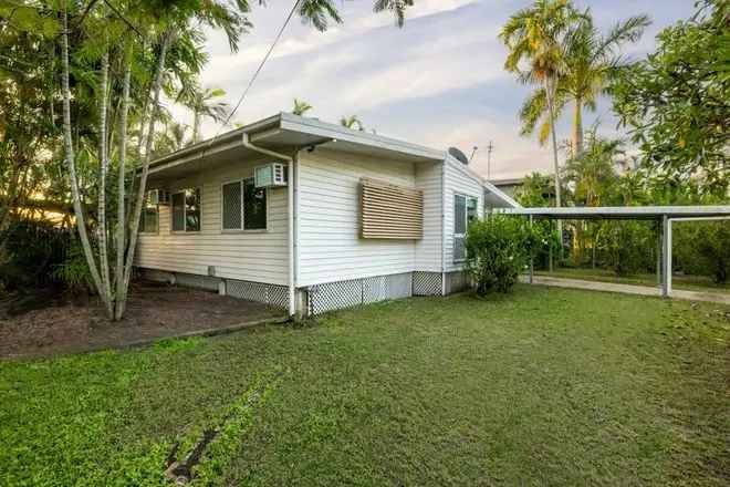 Family Home with Pool Heatley