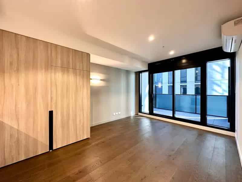 Rent Modern One Bedroom Apartment in West Melbourne with Stunning Views