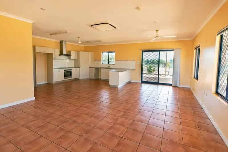 Beautiful Derby Family Home 4 Bedroom 2 Bathroom 2033sqm Land