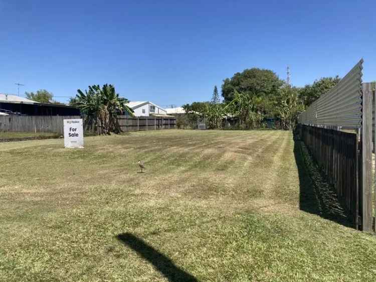 752m2 IN North Mackay - 18.1 L/m Frontage Facing EAST and is Level NOT IN FLOOD PRONE AREAS 'No Covenant Land'