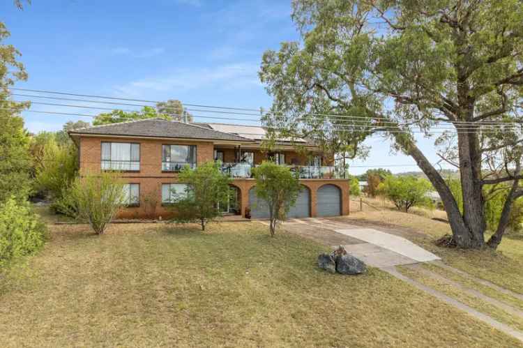 5 Bedroom Family Home in Molong with Stunning Views