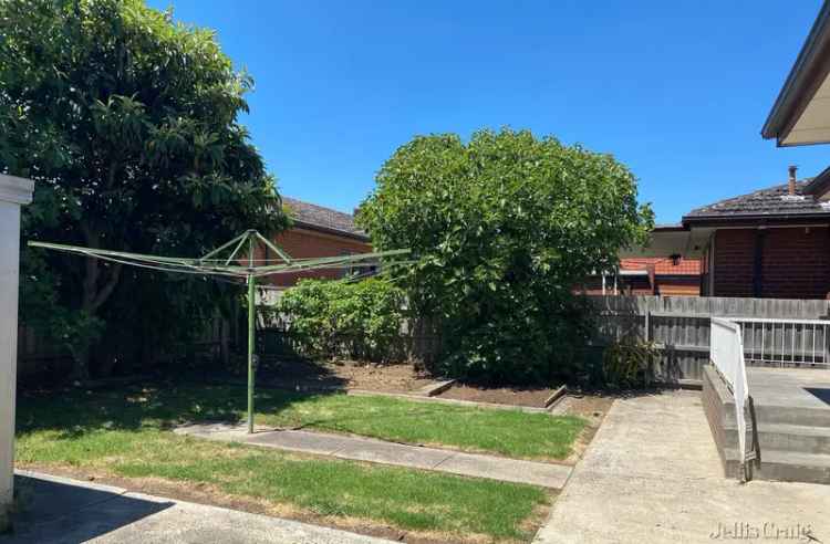 4 Bedroom Tri Level House in Melbourne