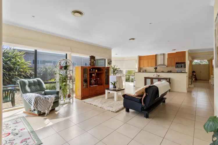 Spacious Family Living at 1 Queenscliff Drive