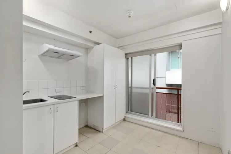 Spacious 1-Bedroom Apartment in Melbourne 147m²